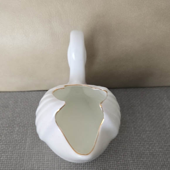 Royal Tara Ireland White Swan Fine Bone China Vase with Gold Accents Handmade - Picture 11 of 11